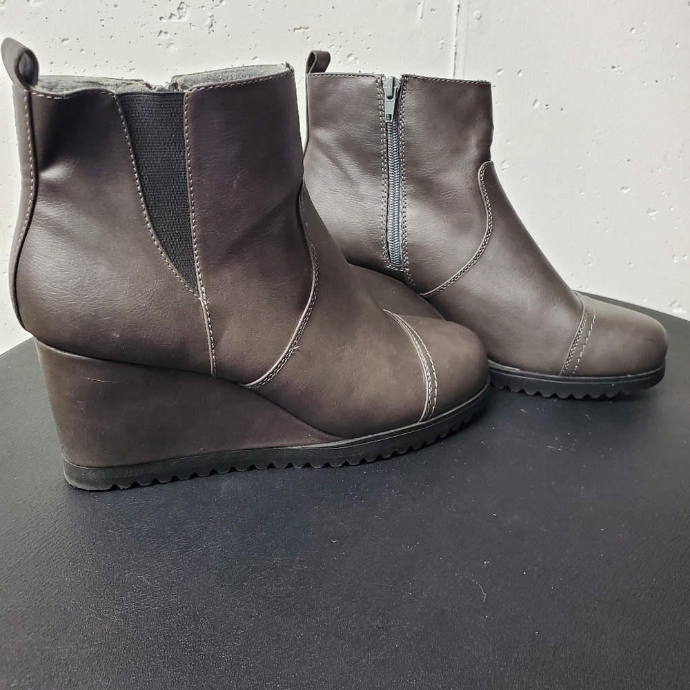 Khombu Daisy 3" Wedge Ankle Boots Dark Gray Women's Chelsea Style Sz 10